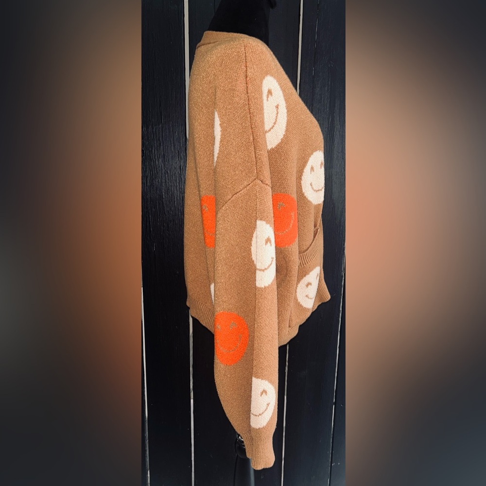 😊Forever 21 smiley face cardigan in a‎ brown/orange and white smiley faces. - Picture 5 of 6